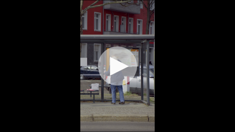 Irmela vs. Nazis - Bürste