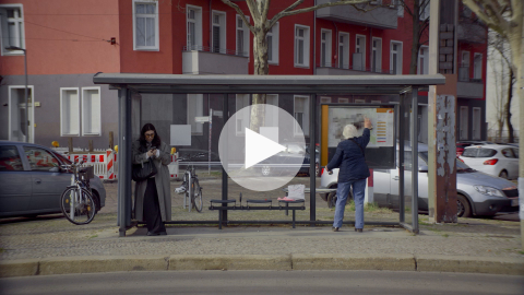 Irmela vs. Nazis - Bürste